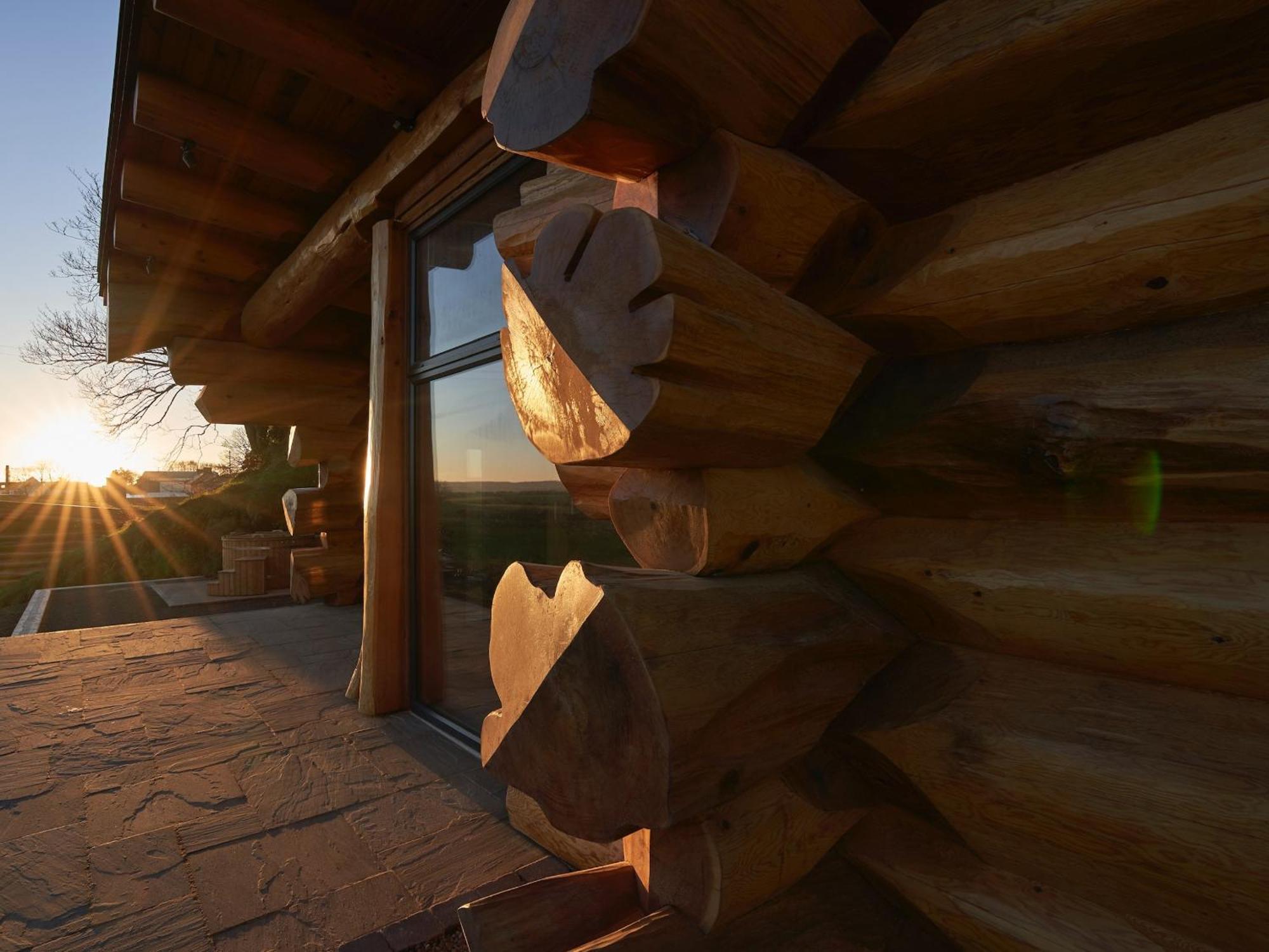 Aurora Lodge *